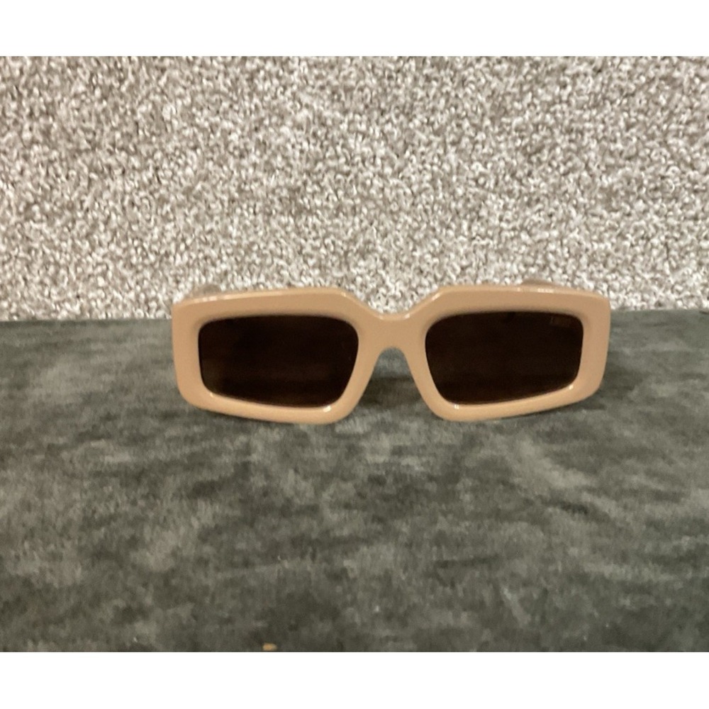 Dezi Read The Room Sunglasses Nude / Faux Mother Of Pearl